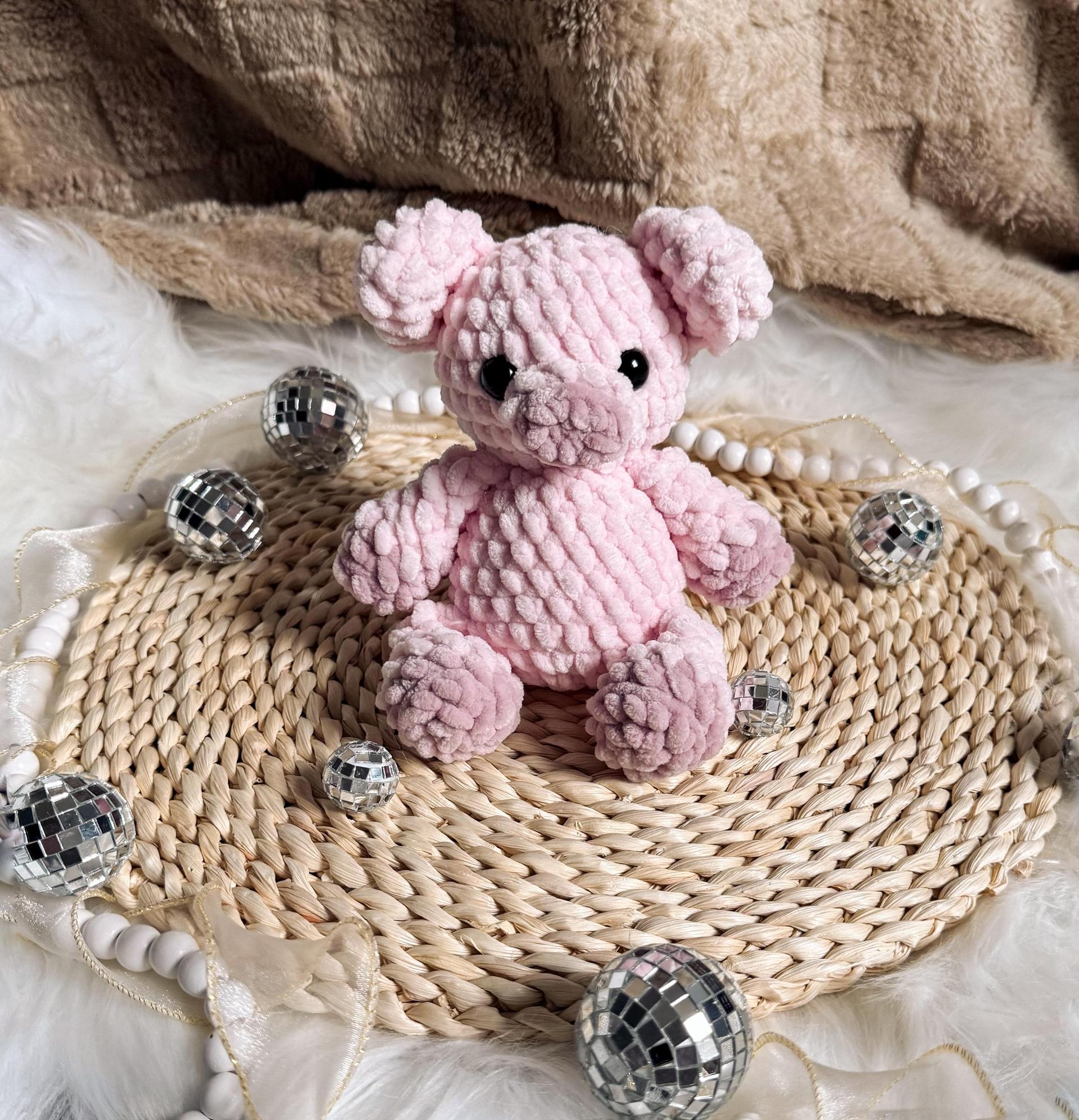 paisley the pig | amigurumi pig pattern, low sew, crochet pattern, spring crochet, crochet pig, crochet farm, crochet ch